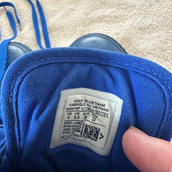 Converse blue high tops size 4 women’s/ kids - Picture 3 of 6